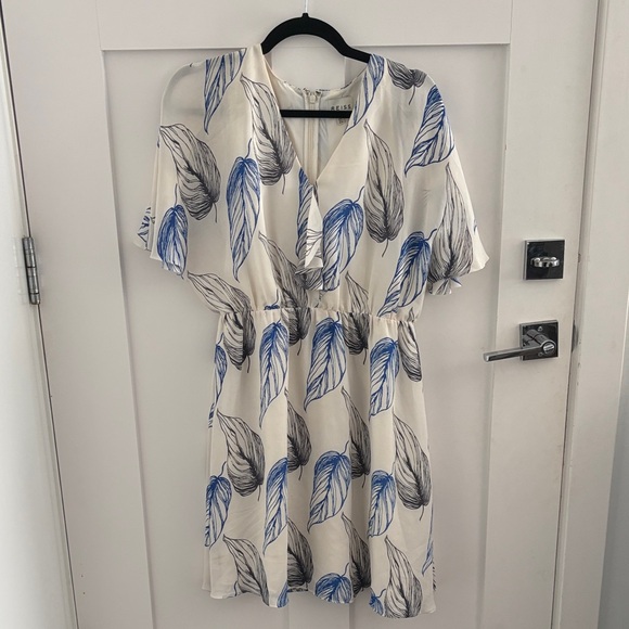 Reiss Dresses & Skirts - Reiss Cream and Blue Leaf Print Midi Dress with cold shoulders